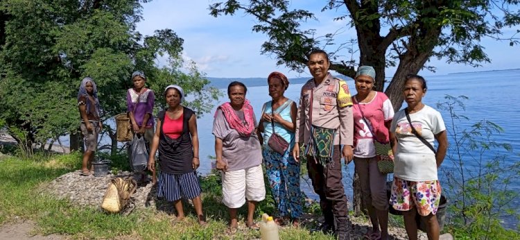 Sambangi Warga, Bhabinkamtibmas Desa Likwatang Berikan Himbauan Kamtibmas