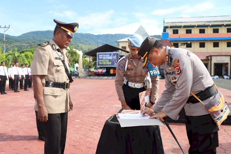 Kapolres Alor Pimpin Upacara Sertijab Kasat Binmas Polres Alor