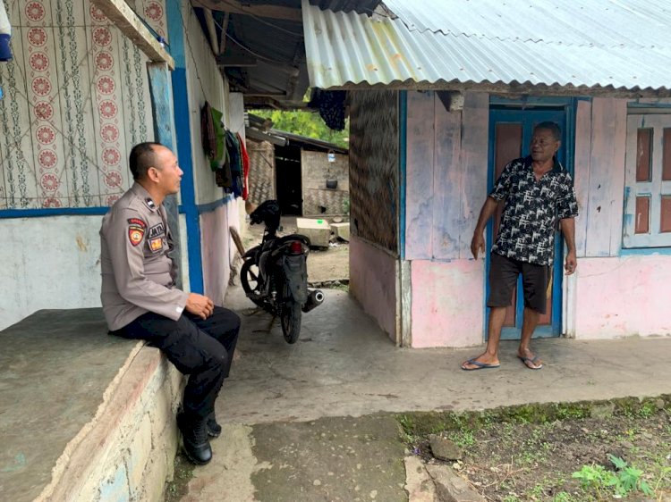 Sarana menyampaikan Pesan Kamtibmas, Personil Polsek Alor Timur Laksanakan Patroli Dialogis