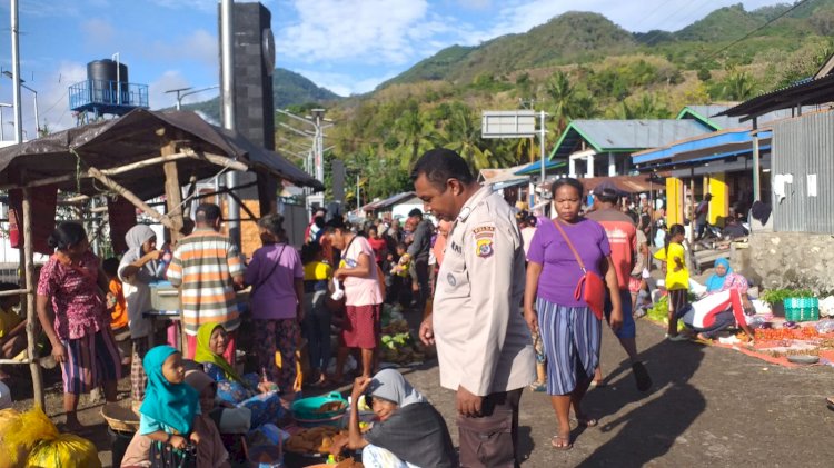 Tingkatkan Pelayanan, Personil Polsek Pantar Laksanakan Patroli Di Pasar Tradisional