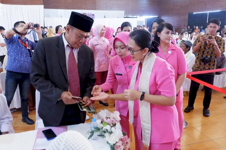 Peringati HKGB Ke-71 Bhayangkari Peduli Gelar Nikah Massal di Kalimantan Barat