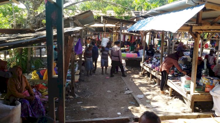 Jaga Ketertiban dan keamanan, Personil Polsek Pantar Laksanakan Patroli Pasar