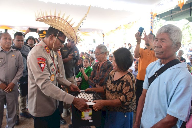 Polda NTT Menebarkan Kasih dalam Kegiatan Bakti Sosial, Kesehatan, dan Rohani di Kecamatan Sulamu