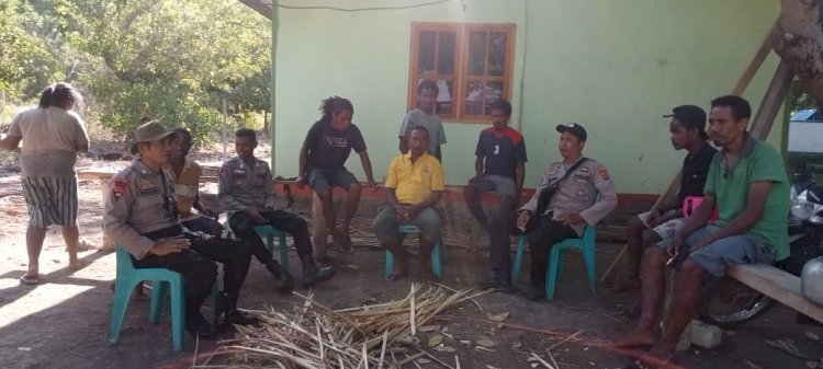 Jaga Sitkamtibmas, Personil Polsek Alor Timur Laksanakan Patroli Sambang