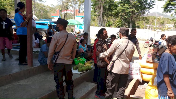 Tingkatkan Rasa Aman, Personal Polsek Alor Selatan Laksanakan Patrol Pasar