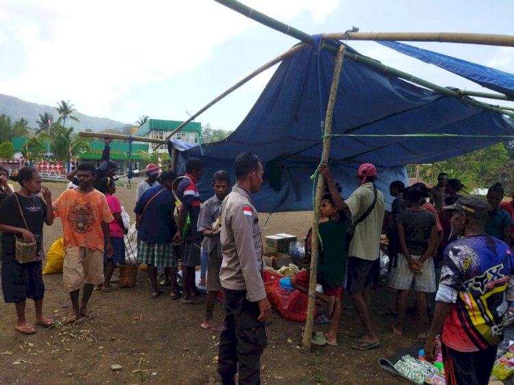 Kapolsubsektor Padang Alang Lakukan Sambang dan Patroli ke Pasar Rakyat Padang Alang