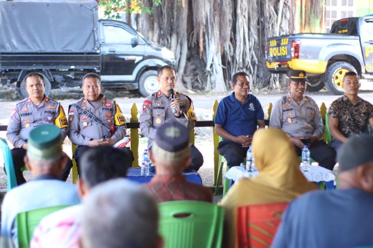 Jumat Curhat di Desa Alor Kecil, Kapolres Alor Terima Aspirasi Masyarakat dan Sampaikan Himbauan Keamanan