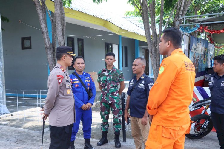 Jelang Perayaan Nataru, Kapolres Alor Cek Personil Pos Pam dan Tinjau Gereja