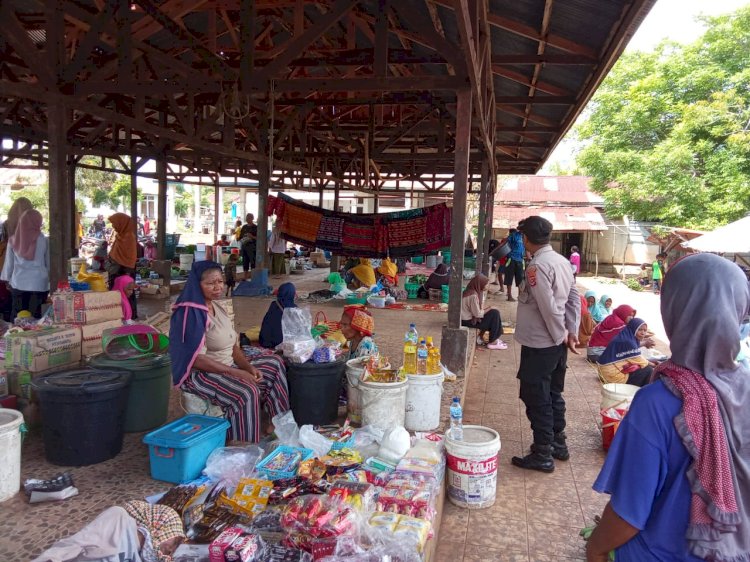 Polsek Pantar Barat Gelar Sambang dan Patroli di Pasar Rakyat Baraler