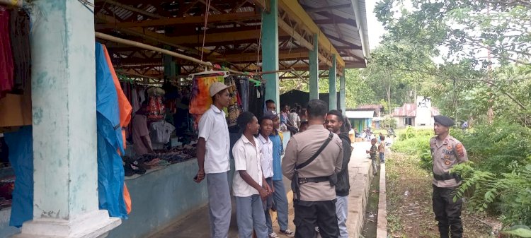 Patroli Rutin Polsek Alor Selatan Amankan Pasar Rakyat Apui dari Kegiatan Ilegal