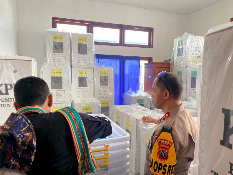 Kapolres Alor Lakukan Pengecekan Logistik Pemilu 2024 di Kecamatan Pantar