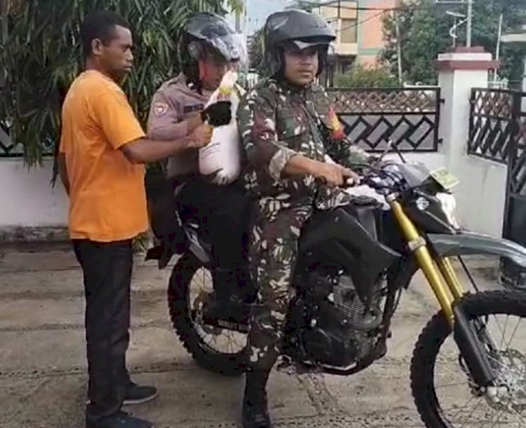 Bhabinkamtibmas dan Babinsa Kalabahi Timur Bagikan Bantuan dan Himbau Warga agar Waspada Terhadap Kejahatan Perdagangan Orang