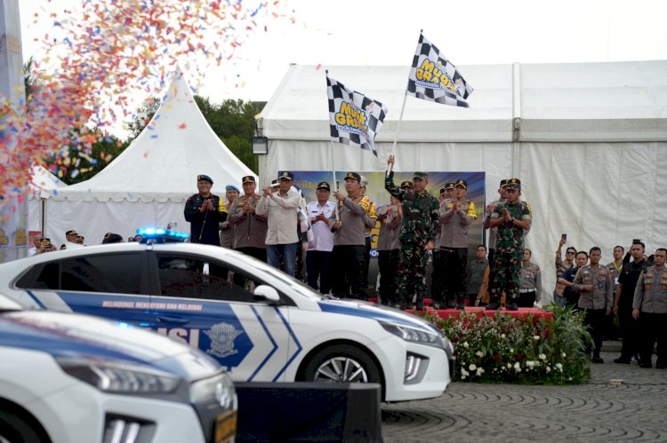 Tindaklanjuti Arahan Presiden, Kapolri Lepas Mudik Gratis Polri Presisi