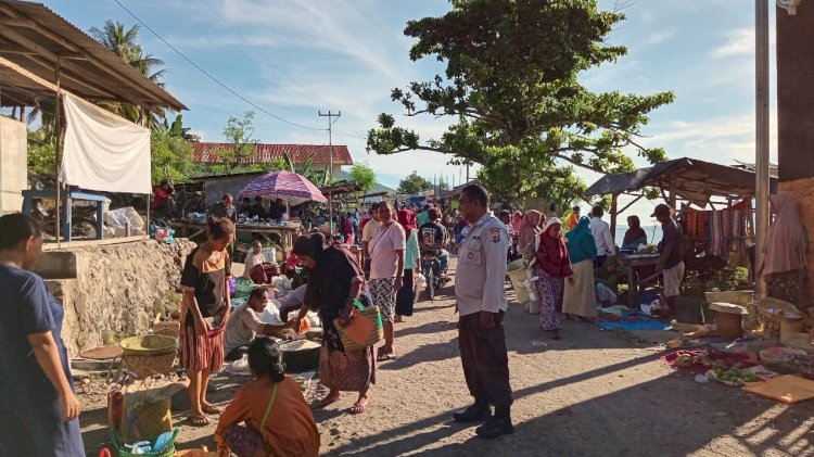 Personil Polsek Pantar Pantau dan Himbau Pengunjung Pasar Tradisional Bakalang