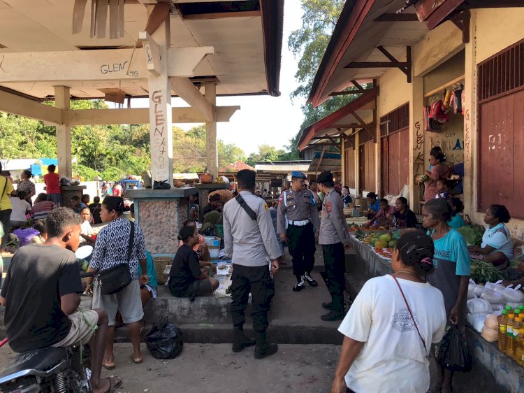 Patroli Dialogis Polsek Alor Timur Laut Jaga Keamanan Pasar Rakyat Nailang