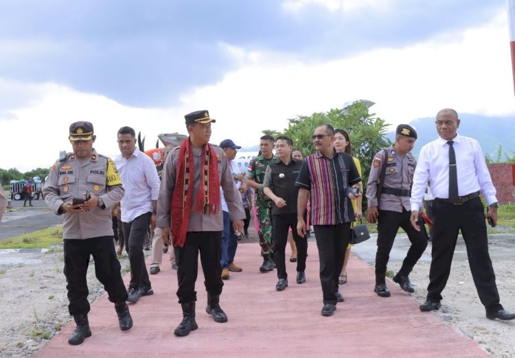 Kapolres Alor yang Baru, AKBP Nur Azhari, S.H., Tiba di Alor, Disambut dengan Upacara Adat dan Jajar Kehormatan