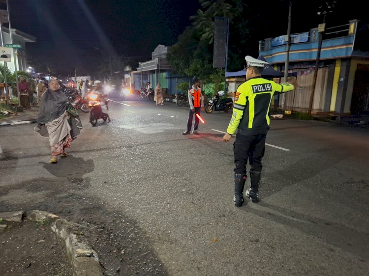 Polres Alor Amankan Ibadah Tarawih di Masjid Al Fatta, Teluk Mutiara