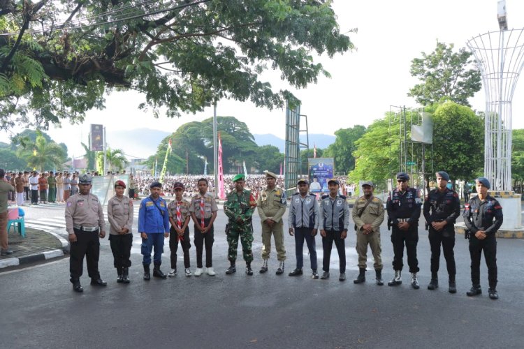Polres Alor Bersama Instansi Terkait Amankan Shalat Idulfitri di Lapangan Mini Kalabahi