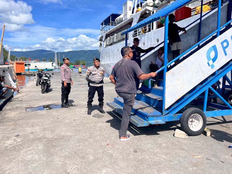Personil Pos Pelayanan Laksanakan Pengamanan di Pelabuhan Laut untuk Kelancaran Mudik Lebaran