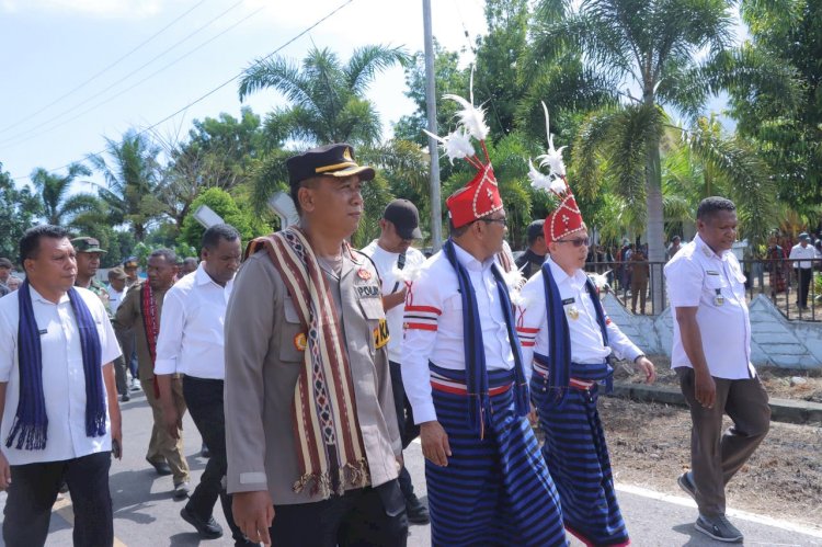 Kapolres Alor Dampingi Bupati dalam Kunjungan Kerja dan Panen Raya di Kecamatan Pantar Tengah