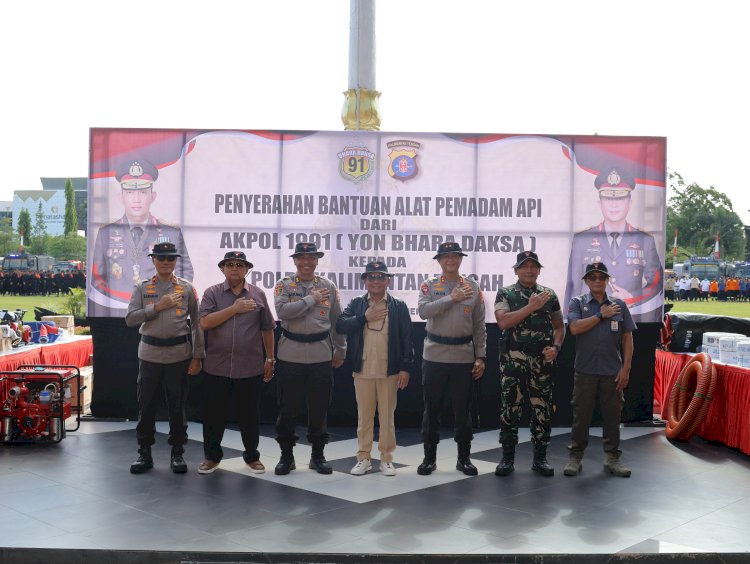 Tanggap Bencana Karhutla, Alumni Akabri 91 Salurkan 9 Mesin Pompa Air dan Alat Pemadam Api ke Polda Kalteng