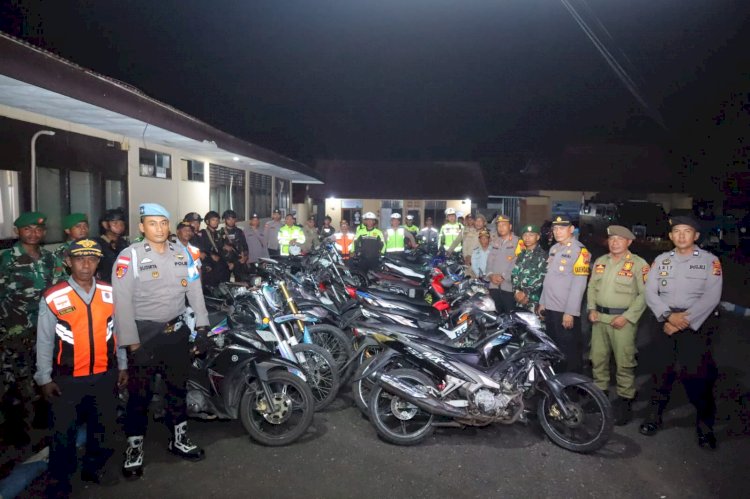 Kapolres Alor Pimpin Operasi Pekat Dalam Bentuk Razia Gabungan Untuk Tertibkan Knalpot Brong dan Kendaraan Tanpa Lampu