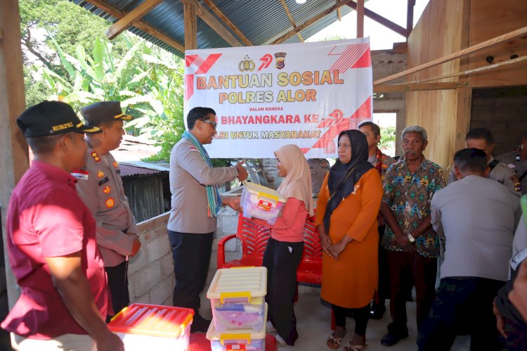 Wakapolda NTT Kunjungi Alor, Tinjau Kegiatan Masyarakat dan Salurkan Bansos dalam Rangka Hari Bhayangkara ke-79