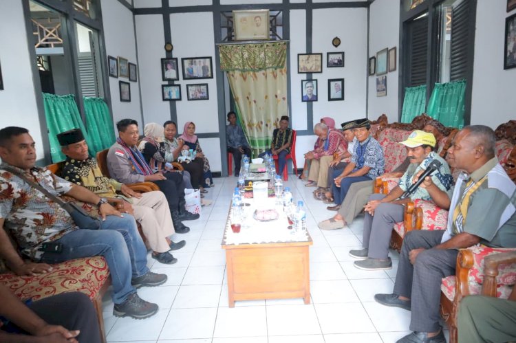 Kapolres Alor Bersilahturahmi dengan Raja Kui dan Tokoh Adat Kecamatan ABAD