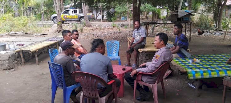 Polsek Alor Timur Gelar Patroli dan Sambang, Himbau Warga Jaga Kamtibmas di Desa Maritaing