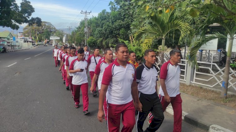 Personel Polres Alor Gelar Olahraga Jalan Santai Jaga Kebugaran Fisik