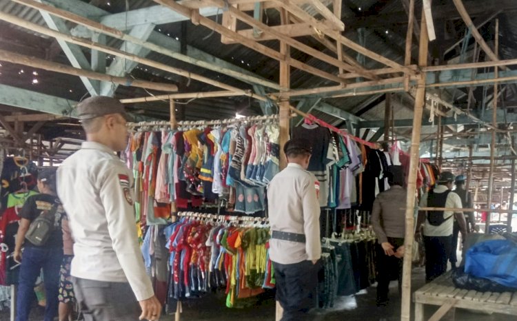 Polsek Alor Barat Daya Laksanakan Patroli dan Pengamanan di Pasar Rakyat Moru
