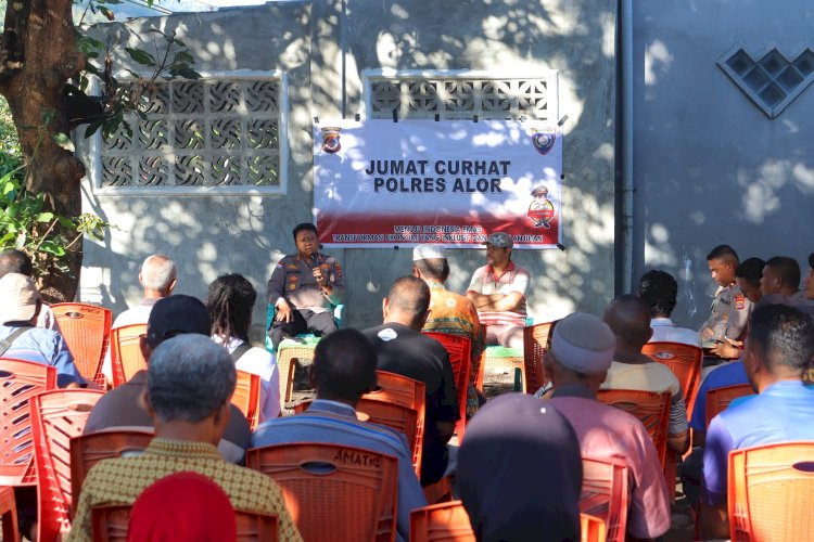 Kapolres Alor Gelar Jumat Curhat di Desa Motongbang, Warga Sampaikan Aspirasi soal Keamanan dan Permasalahan Kenakalan Remaja