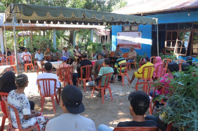 Polres Alor Dengarkan Aspirasi Warga Kalabahi Tengah Lewat Program Jumat Curhat