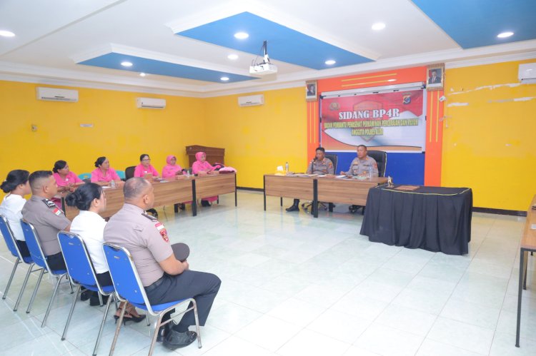 Kapolres Alor Pimpin Sidang BP4R bagi Dua Personel Polres Alor