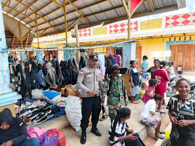 Polsek Alor Selatan Laksanakan Patroli Pengamanan Pasar di Kelaisi Timur