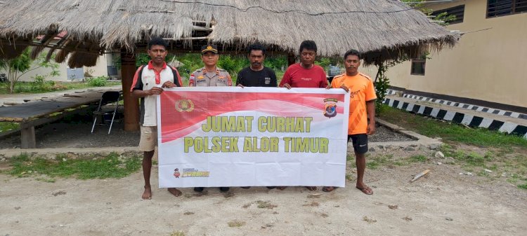 Polsek Alor Timur Gelar Jumat Curhat, Warga Sampaikan Keluhan Soal Paspor dan Persyaratan SIM