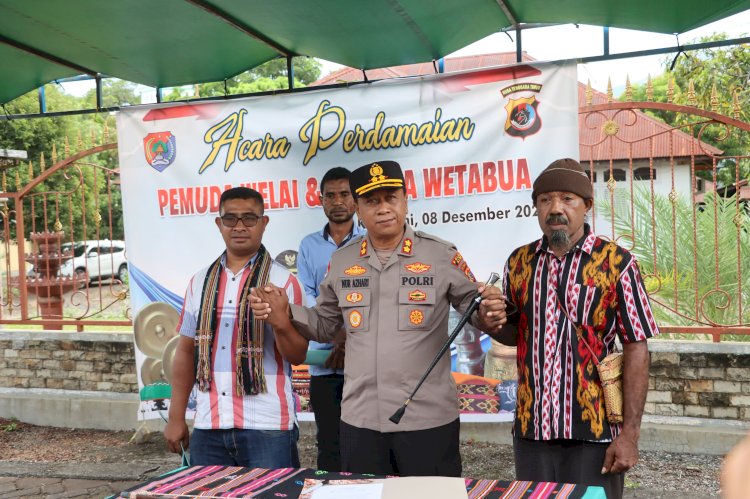 Kapolres Alor Hadiri Prosesi Adat  Perdamaian antara Pemuda Welai Barat dengan Wetabua