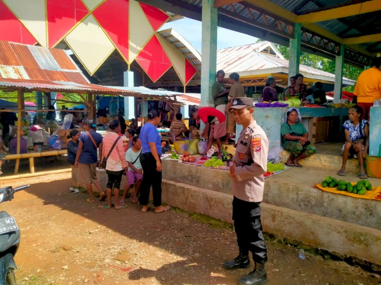 Polsek Alor Selatan Lakukan Patroli Pengamanan, Aktivitas Pasar Kelaisi Timur Berjalan Aman dan Lancar