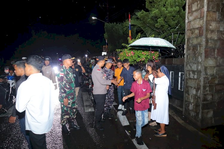Kapolres Alor Laksanakan Pengawasan dan Pengecekan Pengamanan Ibadah Malam Natal 2025