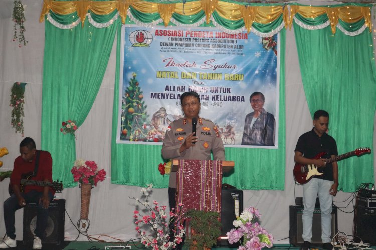 Kapolres Alor Hadiri Syukuran Natal dan Tahun Baru 2026 di GBI Mawar Saron Lanbo