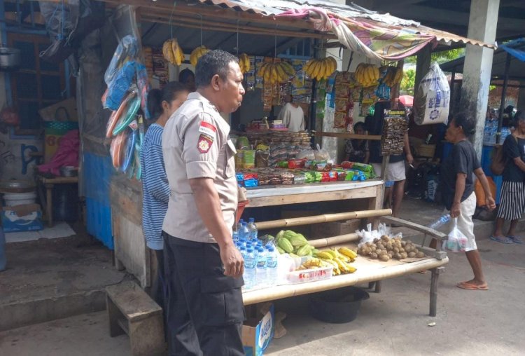 Kanit Binmas Polsek Abal Laksanakan Patroli dan Sambang Pedagang di Pasar Tradisional Alor Kecil