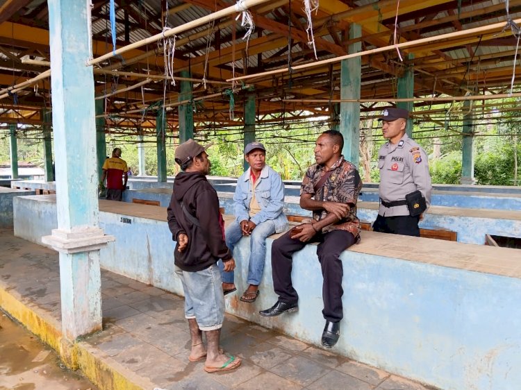 Kapolsek Alor Selatan Pimpin Langsung Patroli Pengamanan Aktivitas Pasar di Kelaisi Timur