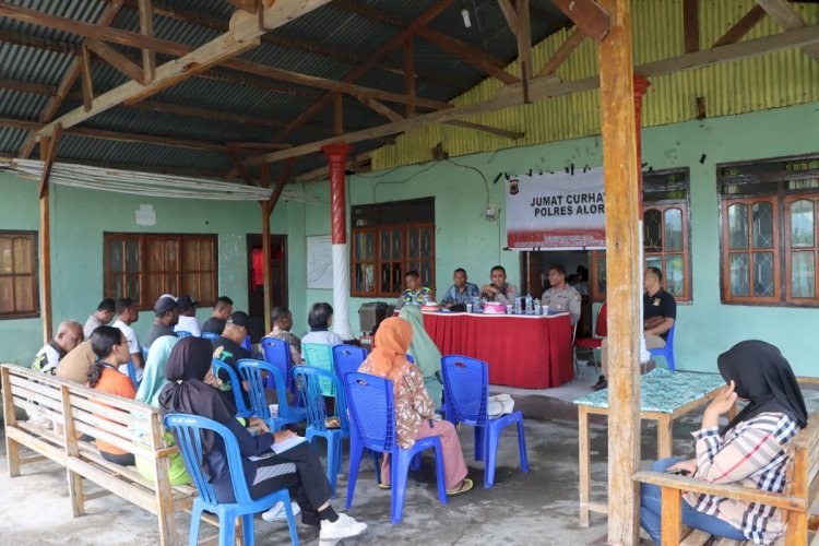 Waka Polres Alor Pimpin Kegiatan Jumat Curhat Bersama Warga Kelurahan Wetabua