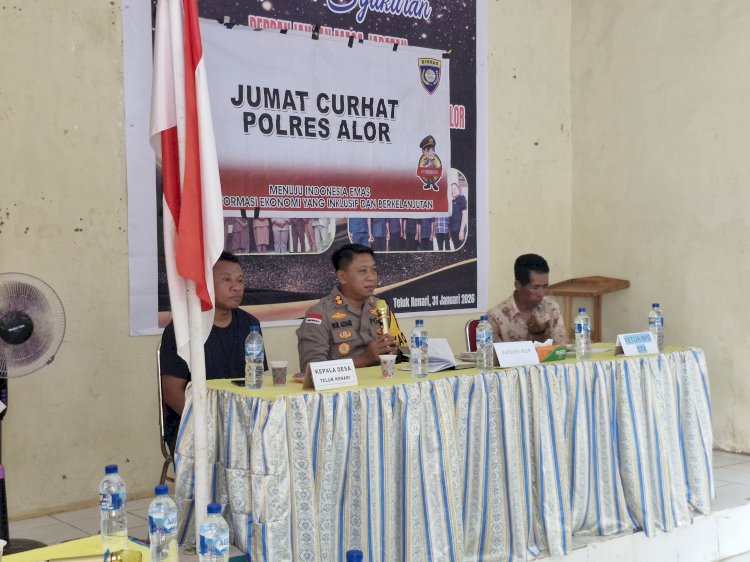 Kapolres Alor Gelar Jumat Curhat di Desa Teluk Kenari, Serap Aspirasi Warga dan Berikan SIM Gratis