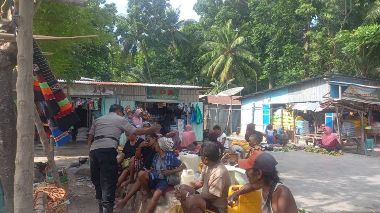 Patroli Sambang di Pasar Baulang, Kanit Binmas Polsek Abal Sampaikan Himbauan Kamtibmas