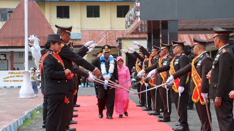 Polres Alor Gelar Gerbang Pora Pelepasan Purnabakti Dua Pamen, Suasana Haru Iringi Pengabdian Terakhir