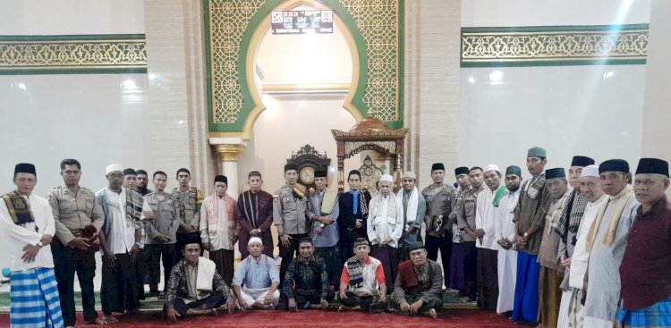 Polres Alor Gelar Tarawih Keliling di Masjid Agung Alfatah, Pererat Silaturahmi dengan Masyarakat