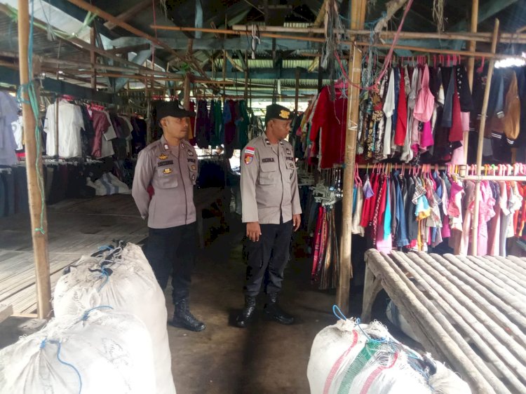Polsek Alor Barat Daya Perkuat Pengamanan Pasar Moru, Wujudkan Kamtibmas yang Aman dan Tertib