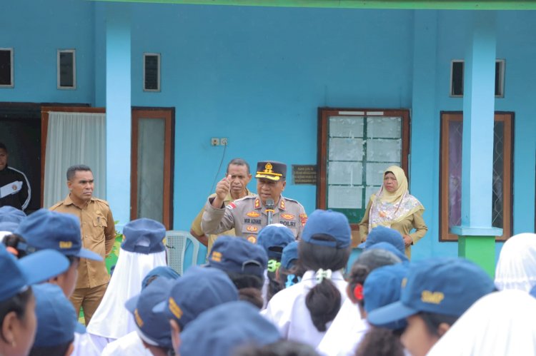 Kapolres Alor Pimpin Apel Pagi di SMP Negeri 3 Kalabahi, Ajak Pelajar Jauhi Tawuran dan Bijak Bermedia Sosial