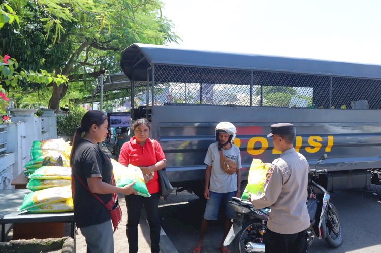 Polres Alor Bersama TNI dan Bulog Gelar Gerakan Pangan Murah Beras SPHP di Kalabahi